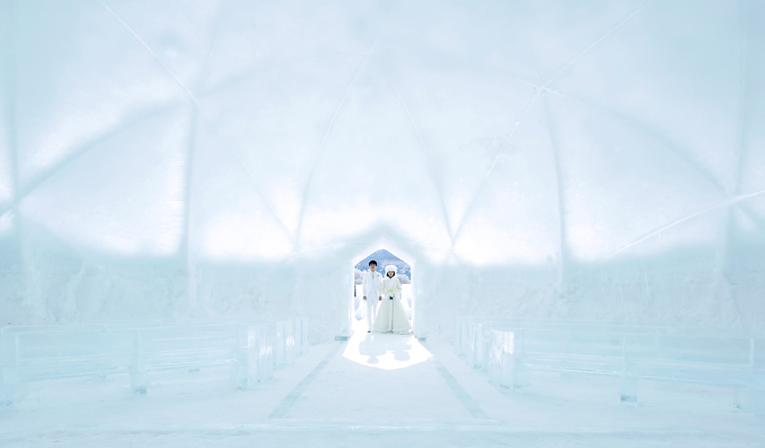 挙式チャペル内の氷で作られた回廊
