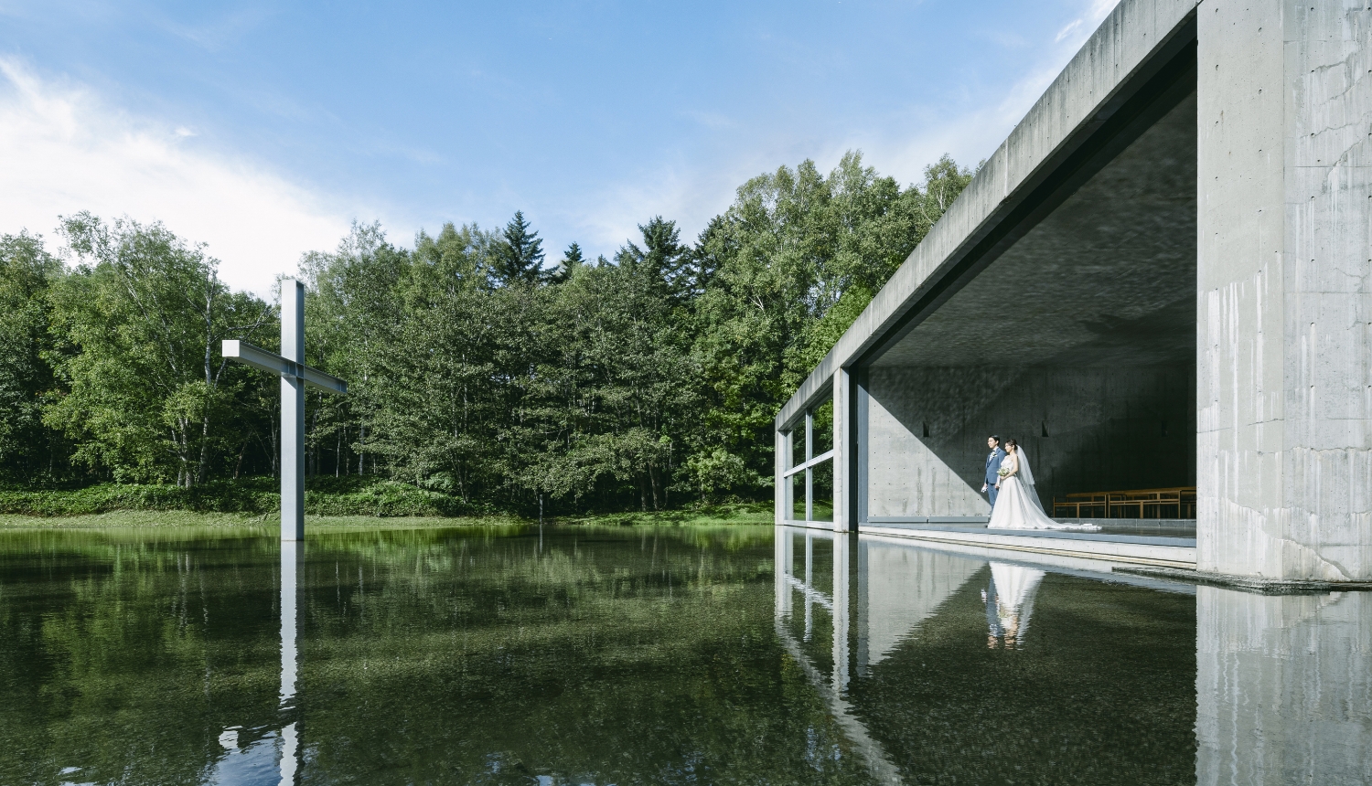 静かな感動に包まれる、おふたりだけの結婚式
1