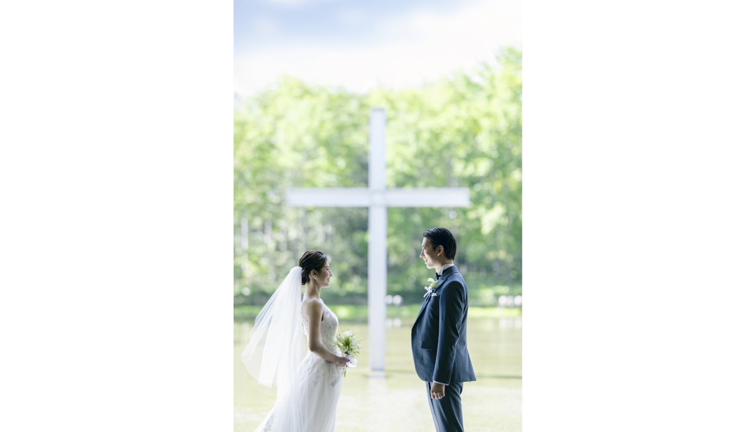 静かな感動に包まれる、おふたりだけの結婚式
2