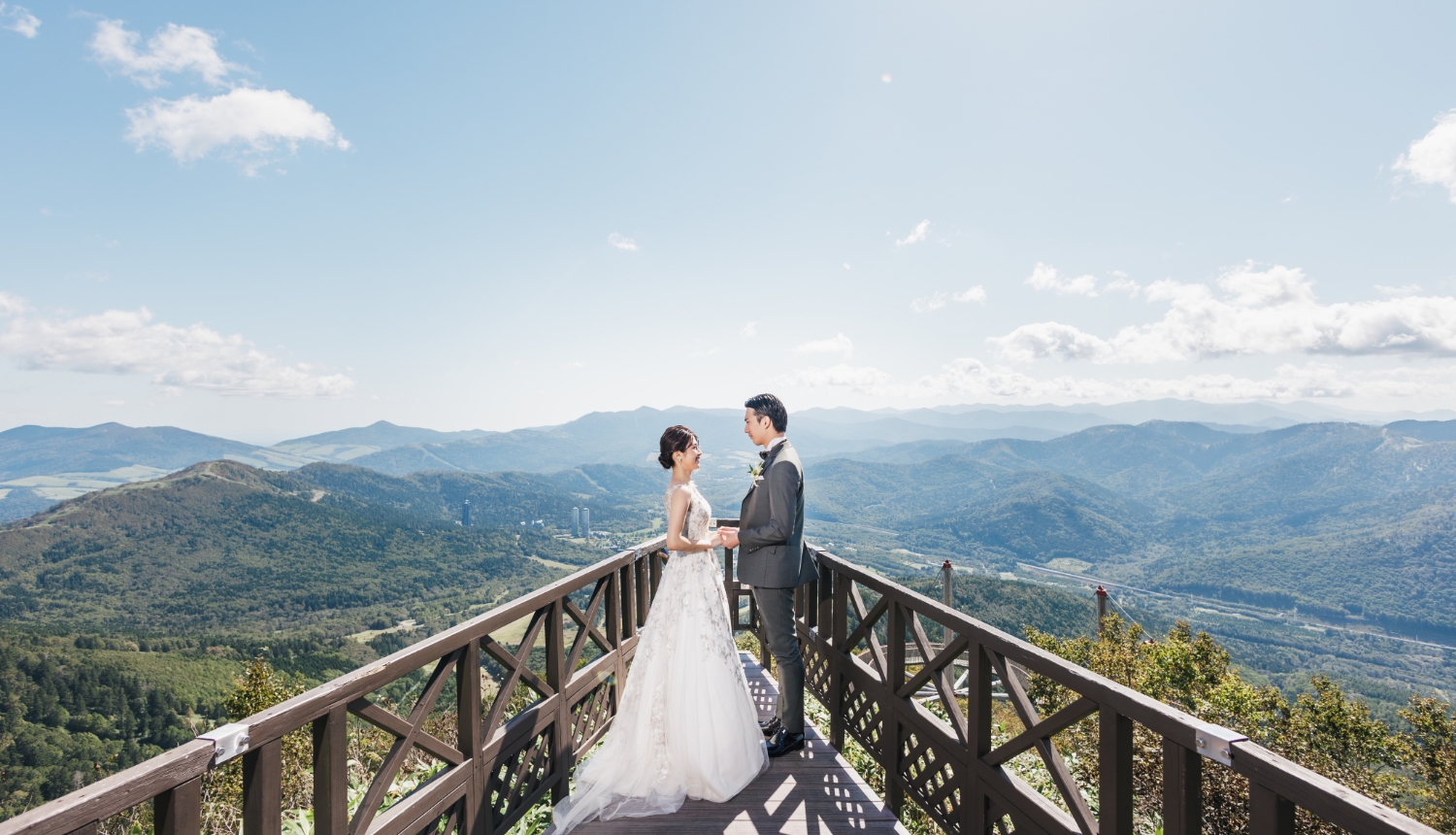 <p>おふたりでのご結婚式だからこそしっかり残したい<br />
ロケーションフォト・ツアー</p>
1