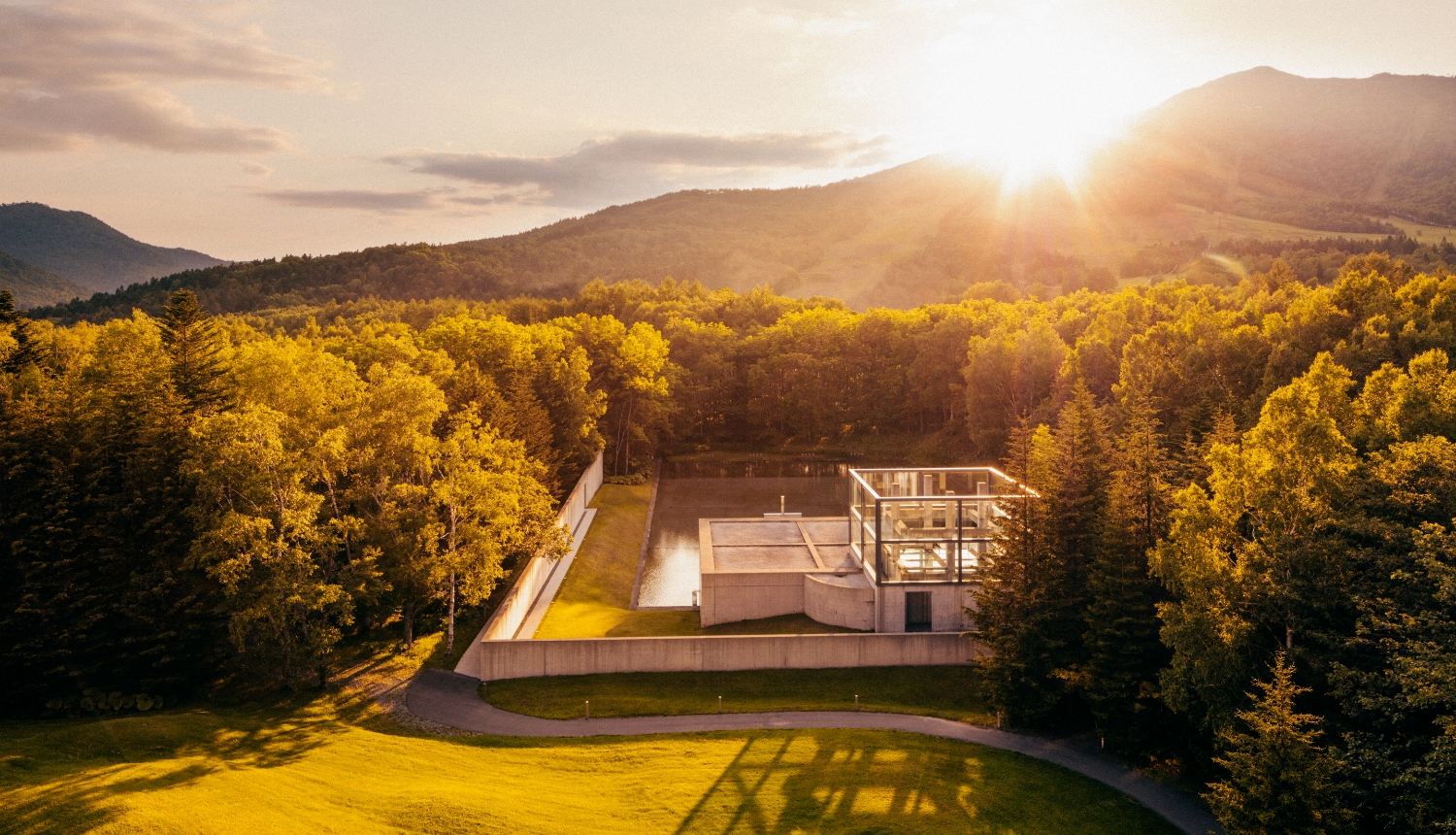 この時期ならではの魅力1<br />
秋の挙式
1