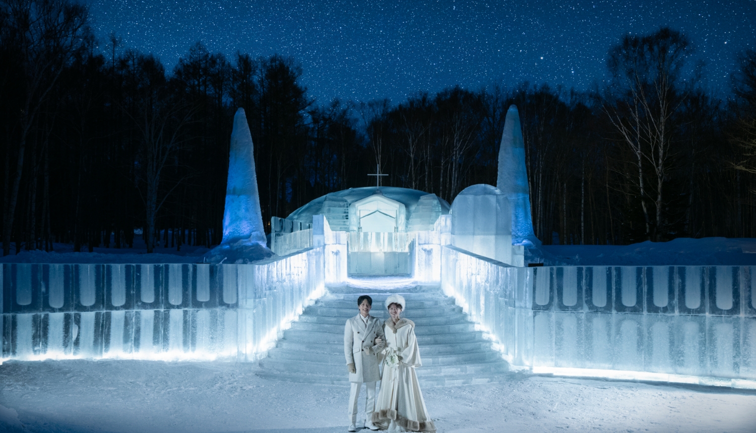 <p>この時期ならではの魅力2 「氷の教会」撮影</p>
1