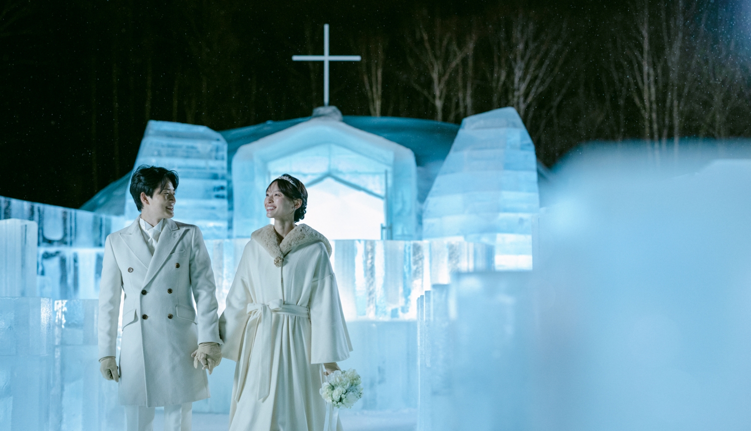 <p>この時期ならではの魅力2 「氷の教会」撮影</p>
2